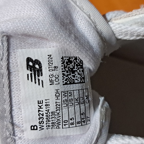 New Balance 327 White w/Grey N  WS327KE SZ: 10B Medium - Picture 13 of 16